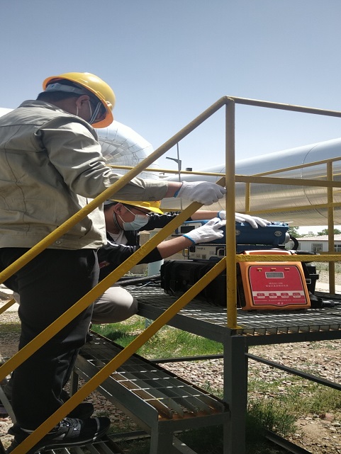 寧夏煤業(yè)集團(tuán)環(huán)境監(jiān)測站現(xiàn)場非甲烷總烴排放濃度測試